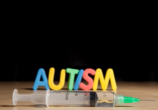autism_vaccine_syringe
